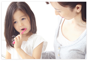 お子さんの歯を守るのはお母さん、お父さんの役目です